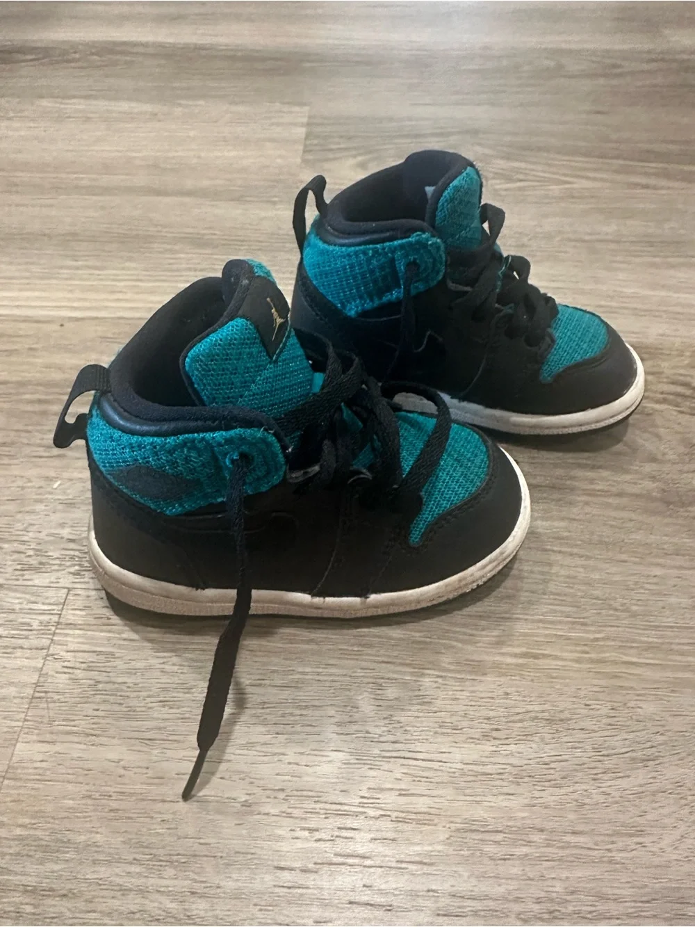 Nike Jordan toddler 6c Teal & Black High-Top Sneakers